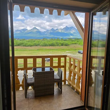 Vyhladovy Golf S Garazovym Statim Vel'ka Lomnica