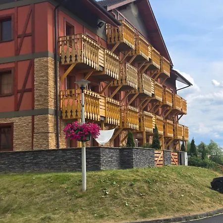 شقة Vyhladovy Golf S Garazovym Statim *