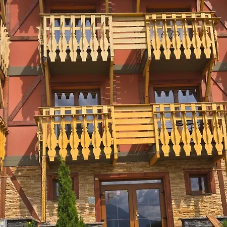 Vyhladovy Golf S Garazovym Statim فيلكا لومنيكا