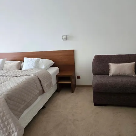 Apartment Vyhladovy Golf S Garazovym Statim Vel'ka Lomnica