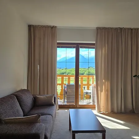 Apartment Vyhladovy Golf S Garazovym Statim Vel'ka Lomnica